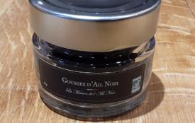 Gousses décortiquées d'ail noir